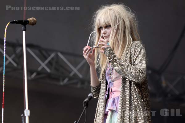 THE ASTEROIDS GALAXY TOUR - 2009-08-29 - SAINT CLOUD - Domaine National - Scene de la Cascade - 